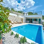 Luxe House Near With Pool,jacuzzi, Sauna ヴィラ イェセニツェ