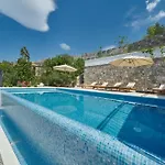 ヴィラ Luxe House Near With Pool,jacuzzi, Sauna イェセニツェ