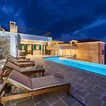 Luxe House Near With Pool,jacuzzi, Sauna ヴィラ *