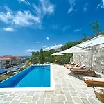 Luxe House Near With Pool,jacuzzi, Sauna イェセニツェ