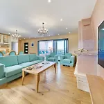 ヴィラ Luxe House Near With Pool,jacuzzi, Sauna