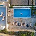 Luxe House Near With Pool,jacuzzi, Sauna