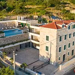 Luxe House Near With Pool,jacuzzi, Sauna ヴィラ イェセニツェ