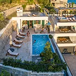 Luxe House Near With Pool,jacuzzi, Sauna イェセニツェ