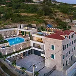 Luxe House Near With Pool,jacuzzi, Sauna ヴィラ