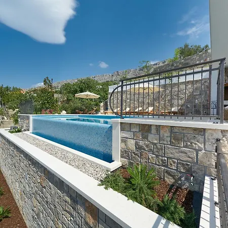 Luxe House Near With Pool,jacuzzi, Sauna ヴィラ *