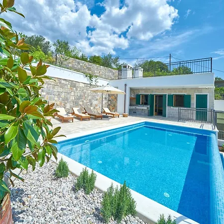 Luxe House Near With Pool,jacuzzi, Sauna Βίλα Jesenice (Split-Dalmatia)