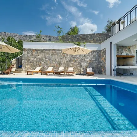 Luxe House Near With Pool,jacuzzi, Sauna