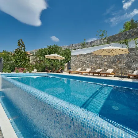 Βίλα Luxe House Near With Pool,jacuzzi, Sauna Jesenice (Split-Dalmatia)