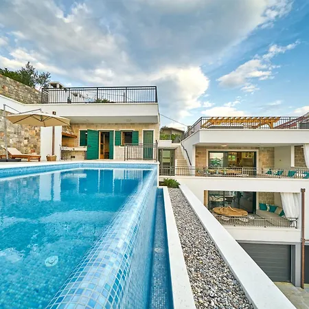 Βίλα Luxe House Near With Pool,jacuzzi, Sauna *