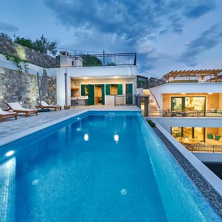 Luxe House Near With Pool,jacuzzi, Sauna Βίλα *