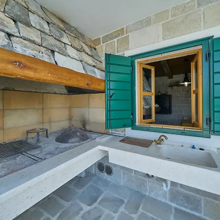 Luxe House Near With Pool,jacuzzi, Sauna * Jesenice (Split-Dalmatia)