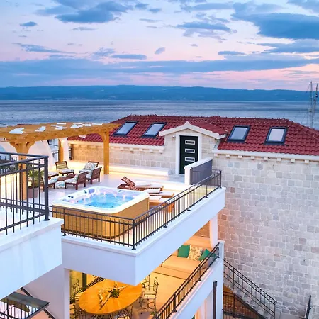 Luxe House Near With Pool,jacuzzi, Sauna ヴィラ イェセニツェ