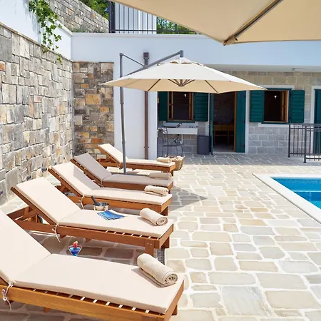 Luxe House Near With Pool,jacuzzi, Sauna Βίλα *