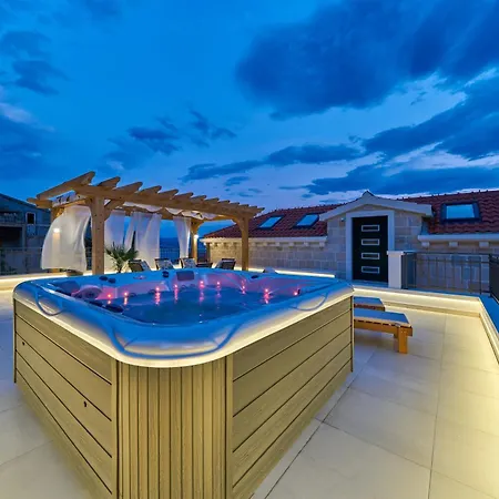 Luxe House Near With Pool,jacuzzi, Sauna Βίλα *