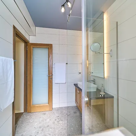 Luxe House Near With Pool,jacuzzi, Sauna * Jesenice (Split-Dalmatia)