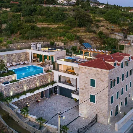 Luxe House Near With Pool,jacuzzi, Sauna Βίλα Jesenice (Split-Dalmatia)