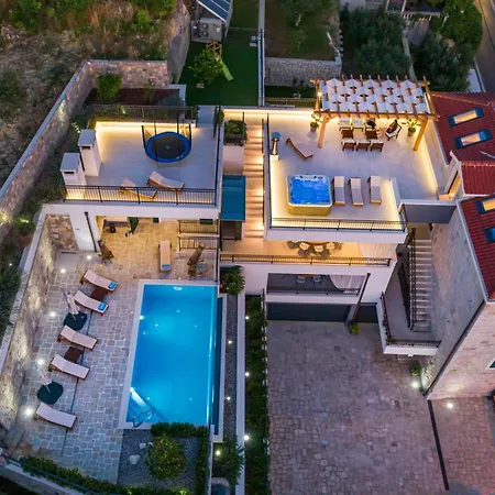 Luxe House Near With Pool,jacuzzi, Sauna *