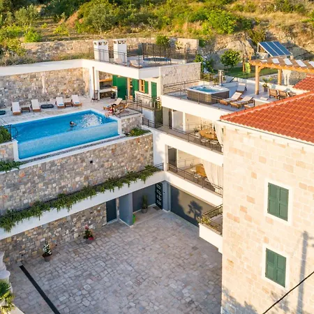 Luxe House Near With Pool,jacuzzi, Sauna Βίλα