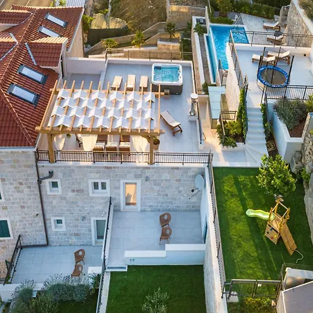 Luxe House Near With Pool,jacuzzi, Sauna * Jesenice (Split-Dalmatia)